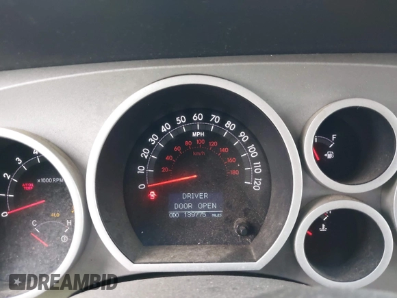 2009 Toyota Tundra Limited z VIN 5TFDW58169X086185, wystawiony jako IAAI lot #42240945 z przebiegiem 139 775 mil mil oraz . Historia ofert i sprzedaży dostępna na DreamBid. Obrazek 7.