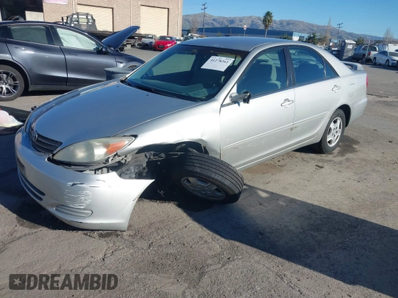 2002 Toyota Camry XLE z VIN 4T1BF30K82U506516, wystawiony jako IAAI lot #41278261 z przebiegiem 211 049 mil mil oraz . Historia ofert i sprzedaży dostępna na DreamBid. Obrazek 17.