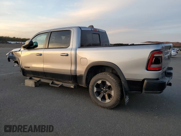 2019 Ram 1500 Rebel z VIN 1C6SRFLT2KN698535, wystawiony jako Copart lot #81854214 z przebiegiem 61 586 mil mil oraz Czysty tytuł • Clean title. Historia ofert i sprzedaży dostępna na DreamBid. Obrazek 2.