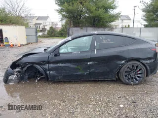 2023 Tesla Model Y Performance z VIN 7SAYGDEF0PF715703, wystawiony jako IAAI lot #41869780 z przebiegiem 32 220 mil mil oraz . Historia ofert i sprzedaży dostępna na DreamBid. Obrazek 13.