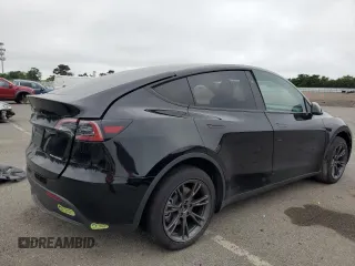 2024 Tesla Model Y Long Range with VIN 7SAYGDEE4RF198027, listed as a Copart auction lot 64008945 with 7,826 mi miles and Salvage title. Bid and sale history available at DreamBid. Image 3.