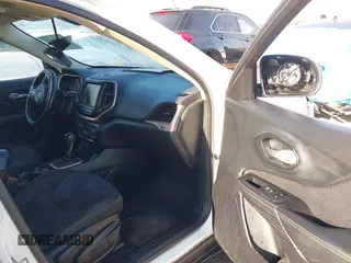 2015 Jeep Cherokee Latitude with VIN 1C4PJLCBXFW506502, listed as a IAAI auction lot 42103117 with 160,433 mi miles and . Bid and sale history available at carsss.com. Image 5.