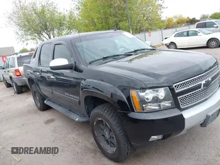2007 Chevrolet Avalanche LTZ with VIN 3GNFK12317G307482, listed as a IAAI auction lot 42152700 with 191,014 mi miles. Bid and sale history available at carsss.com. Image 1.