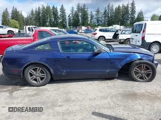 2012 Ford Mustang Premium z VIN 1ZVBP8AM6C5286607, wystawiony jako IAAI lot #42305725 z przebiegiem 137 065 mil mil oraz . Historia ofert i sprzedaży dostępna na DreamBid. Obrazek 14.