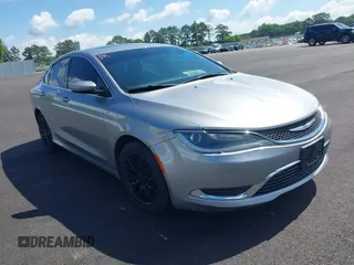 2015 Chrysler 200 Limited z VIN 1C3CCCAB0FN718749, wystawiony jako IAAI lot #42330551 z przebiegiem 167 560 mil mil oraz . Historia ofert i sprzedaży dostępna na DreamBid. Obrazek 1.
