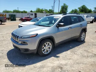 2015 Jeep Cherokee Sport z VIN 1C4PJLAB7FW700830, wystawiony jako Copart lot #54335075 z przebiegiem 132 482 mil mil oraz Szkody całkowita. Historia ofert i sprzedaży dostępna na DreamBid. Obrazek 1.