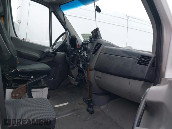 2011 Mercedes-Benz Sprinter Cargo with VIN WD3PE8CB4B5565573, listed as a IAAI auction lot 41821984 with 306,841 mi miles. Bid and sale history available at carsss.com. Image 5.