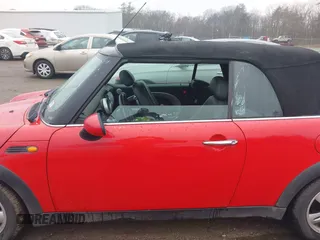 2008 MINI Convertible z VIN WMWRF33558TF67376, wystawiony jako IAAI lot #41923409 z przebiegiem 150 268 mil mil oraz . Historia ofert i sprzedaży dostępna na DreamBid. Obrazek 6.