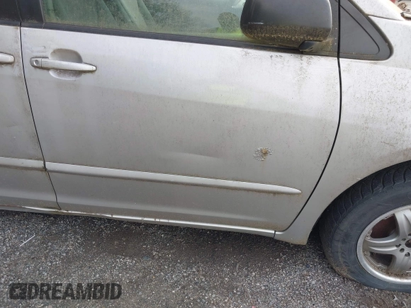 2006 Toyota Sienna CE z VIN 5TDZA23C26S505047, wystawiony jako IAAI lot #42464598 z przebiegiem 218 406 mil mil oraz . Historia ofert i sprzedaży dostępna na DreamBid. Obrazek 6.