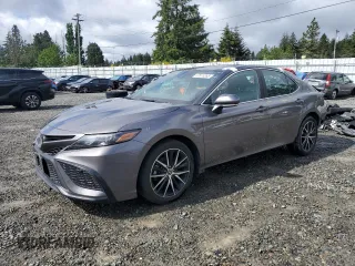 2023 Toyota Camry SE z VIN 4T1G11BK7PU077995, wystawiony jako Copart lot #57515265 z przebiegiem 35 172 mil mil oraz Szkoda całkowita • Salvage title. Historia ofert i sprzedaży dostępna na DreamBid. Obrazek 1.