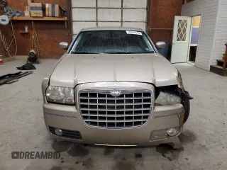 2009 Chrysler 300 z VIN 2C3KK53V69H586188, wystawiony jako Copart lot #50994545 z przebiegiem 157 861 mil mil oraz Szkoda całkowita • Salvage title. Historia ofert i sprzedaży dostępna na DreamBid. Obrazek 5.
