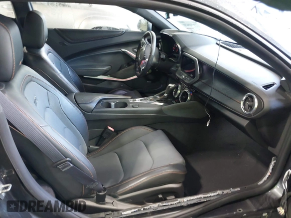 2017 Chevrolet Camaro 2SS с VIN 1G1FH1R70H0163647, выставлен на аукционе IAAI как лот 42172820 с пробегом 86 730 миль миль и . История ставок и продаж доступна на DreamBid. Изображение 5.