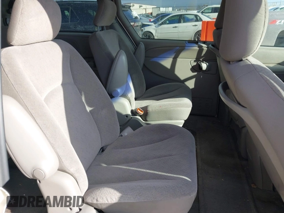 2002 Dodge Caravan EX with VIN 2B8GP74L42R790382, listed as a IAAI auction lot 41364303 with 136,569 mi miles. Bid and sale history available at carsss.com. Image 8.