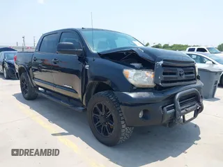 2013 Toyota Tundra z VIN 5TFDW5F15DX321719, wystawiony jako IAAI lot #42269647 z przebiegiem 174 242 mil mil oraz . Historia ofert i sprzedaży dostępna na DreamBid. Obrazek 1.