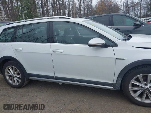 2017 Volkswagen Golf S z VIN 3VWH17AU8HM515411, wystawiony jako IAAI lot #41931252 z przebiegiem 106 421 mil mil oraz . Historia ofert i sprzedaży dostępna na DreamBid. Obrazek 13.