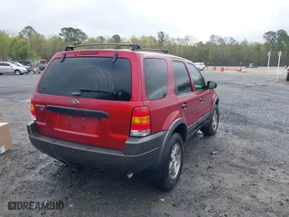 2004 Ford Escape XLT with VIN 1FMYU93114KB05975, listed as a IAAI auction lot 41929538 with 161,461 mi miles. Bid and sale history available at carsss.com. Image 4.