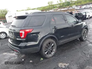 2017 Ford Explorer XLT with VIN 1FM5K8D83HGB84296, listed as a IAAI auction lot 42170542 with 118,335 mi miles and . Bid and sale history available at carsss.com. Image 4.