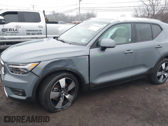 2022 Volvo XC40 Momentum с VIN YV4162UK4N2742114, выставлен на аукционе IAAI как лот 41465820 с пробегом 13 833 миль миль и . История ставок и продаж доступна на DreamBid. Изображение 6.