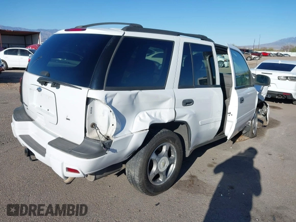 2008 Chevrolet TrailBlazer LT w/3LT with VIN 1GNDT13S282106193, listed as a IAAI auction lot 41823706 with 155,724 mi miles. Bid and sale history available at carsss.com. Image 4.