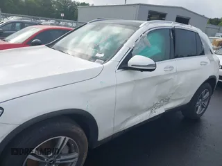 2022 Mercedes-Benz GLC 300 with VIN W1N0G8DB7NV397960, listed as a IAAI auction lot 42236088 with 18,100 mi miles and . Bid and sale history available at DreamBid. Image 6.