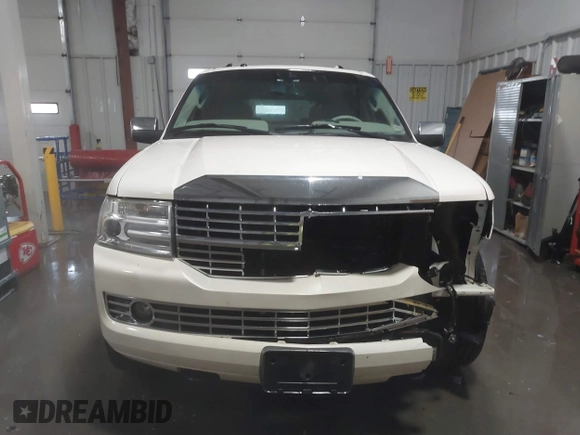 2008 Lincoln Navigator with VIN 5LMFU28528LJ13624, listed as a IAAI auction lot 41359456 with 224,798 mi miles. Bid and sale history available at carsss.com. Image 13.