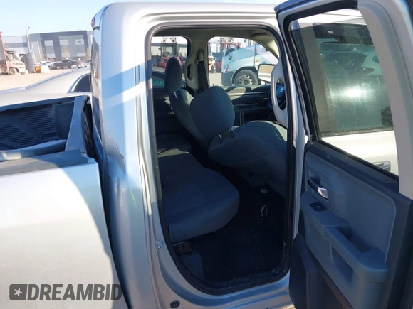 2018 Ram 1500 SLT z VIN 1C6RR6GG2JS119281, wystawiony jako IAAI lot #41897492 z przebiegiem 242 877 mil mil oraz . Historia ofert i sprzedaży dostępna na DreamBid. Obrazek 8.