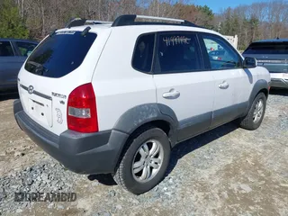 2008 Hyundai Tucson SE with VIN KM8JN12D68U874428, listed as a IAAI auction lot 41997490 with 174,110 mi miles. Bid and sale history available at carsss.com. Image 4.