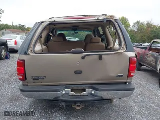 2001 Ford Expedition XLT with VIN 1FMPU16L31LB39187, listed as a IAAI auction lot 40405470 with 1 mi miles. Bid and sale history available at carsss.com. Image 17.