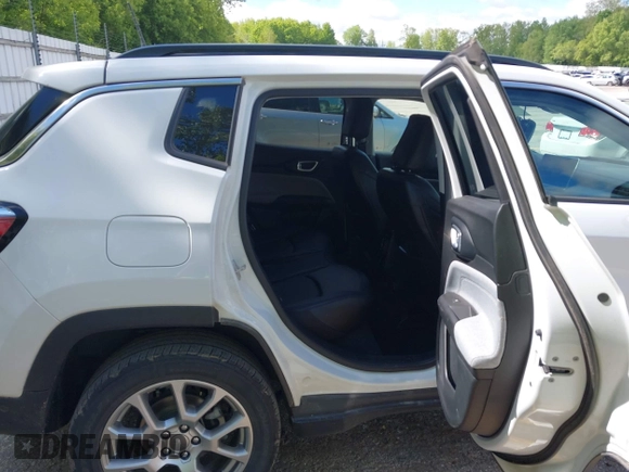 2022 Jeep Compass Latitude Lux with VIN 3C4NJDFB7NT112307, listed as a IAAI auction lot 42330292 with 77,240 mi miles and . Bid and sale history available at DreamBid. Image 8.