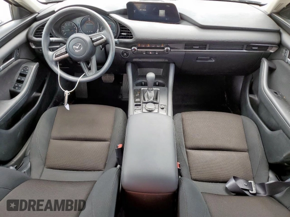 2021 Mazda 3 S z VIN JM1BPAAL3M1321131, wystawiony jako Copart lot #63148205 z przebiegiem 9 910 mil mil oraz Szkoda całkowita • Salvage title. Historia ofert i sprzedaży dostępna na DreamBid. Obrazek 8.