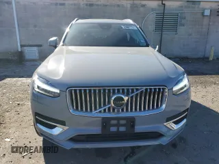2025 Volvo XC90 Plus with VIN YV4062PE6S1342087, listed as a Copart auction lot 43110805 with 3,766 mi miles and Clean Title. Bid and sale history available at DreamBid. Image 5.