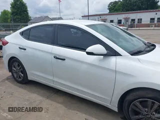 2017 Hyundai Elantra SE z VIN 5NPD84LF5HH132588, wystawiony jako IAAI lot #42380298 z przebiegiem 35 495 mil mil oraz . Historia ofert i sprzedaży dostępna na DreamBid. Obrazek 13.
