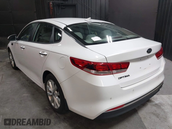 2018 Kia Optima LX z VIN 5XXGT4L34JG252028, wystawiony jako IAAI lot #41979909 z przebiegiem 90 113 mil mil oraz . Historia ofert i sprzedaży dostępna na DreamBid. Obrazek 3.