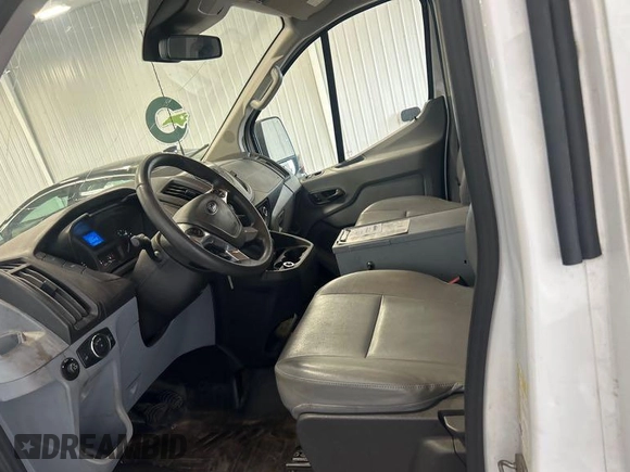 2019 Ford Transit z VIN 1FTYR1YM8KKB87839, wystawiony jako IAAI lot #42511206 z przebiegiem 178 823 mil mil oraz . Historia ofert i sprzedaży dostępna na DreamBid. Obrazek 33.