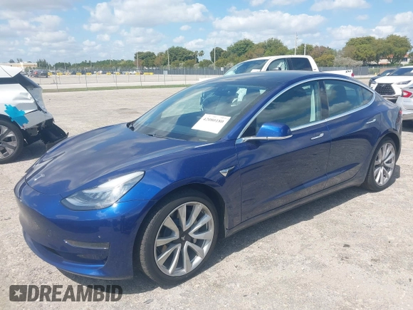 2020 Tesla Model 3 Standard Range Plus z VIN 5YJ3E1EA6LF785622, wystawiony jako IAAI lot #42080180 z przebiegiem 34 133 mil mil oraz . Historia ofert i sprzedaży dostępna na DreamBid. Obrazek 2.