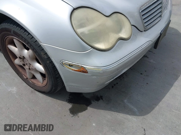 2003 Mercedes-Benz C 320 с VIN WDBRF64J73F357672, выставлен на аукционе IAAI как лот 42470990 с пробегом 181 854 миль миль и . История ставок и продаж доступна на DreamBid. Изображение 6.