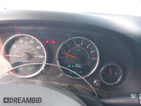 2017 Jeep Wrangler Unlimited Sahara z VIN 1C4BJWEG9HL722849, wystawiony jako IAAI lot #42435486 z przebiegiem 107 571 mil mil oraz . Historia ofert i sprzedaży dostępna na DreamBid. Obrazek 7.