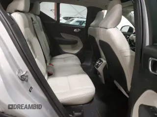 2024 Volvo XC40 Ultimate Dark Theme z VIN YV4L12UM4R2213891, wystawiony jako Copart lot #85272044 z przebiegiem Nie podano mil oraz Nie do naprawy • Non repairable. Historia ofert i sprzedaży dostępna na DreamBid. Obrazek 12.