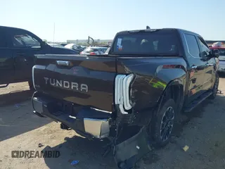 2024 Toyota Tundra Limited z VIN 5TFJA5DB9RX156634, wystawiony jako IAAI lot #41999055 z przebiegiem 29 692 mil mil oraz . Historia ofert i sprzedaży dostępna na DreamBid. Obrazek 4.