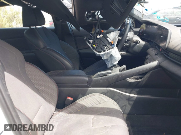 2025 Hyundai Elantra N Line z VIN KMHLR4DF5SU864350, wystawiony jako IAAI lot #42072593 z przebiegiem 7 092 mil mil oraz . Historia ofert i sprzedaży dostępna na DreamBid. Obrazek 5.