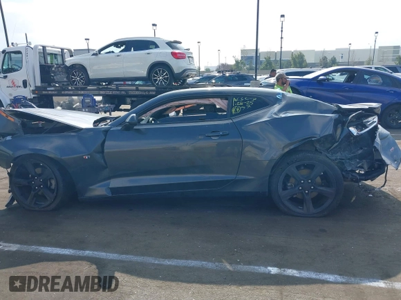 2018 Chevrolet Camaro 1LT z VIN 1G1FB1RS0J0168357, wystawiony jako IAAI lot #41428485 z przebiegiem Nie podano mil oraz . Historia ofert i sprzedaży dostępna na DreamBid. Obrazek 14.