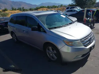 2011 Honda Odyssey Touring with VIN 5FNRL5H93BB014297, listed as a IAAI auction lot 40493230 with 188,984 mi miles. Bid and sale history available at carsss.com. Image 1.