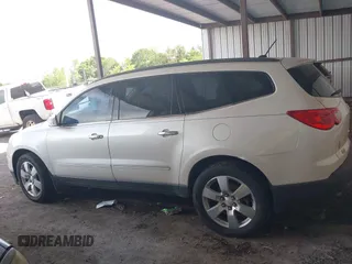 2011 Chevrolet Traverse LTZ z VIN 1GNKRLEDXBJ326016, wystawiony jako IAAI lot #42260167 z przebiegiem 163 447 mil mil oraz . Historia ofert i sprzedaży dostępna na DreamBid. Obrazek 14.