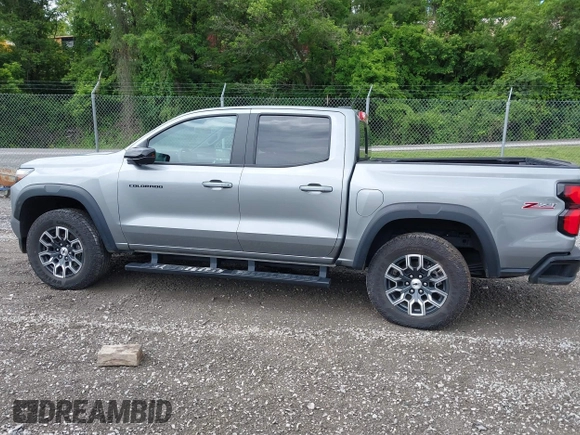 2024 Chevrolet Colorado 4WD Z71 with VIN 1GCPTDEK3R1152059, listed as a IAAI auction lot 42383826 with 4,002 mi miles and . Bid and sale history available at DreamBid. Image 14.