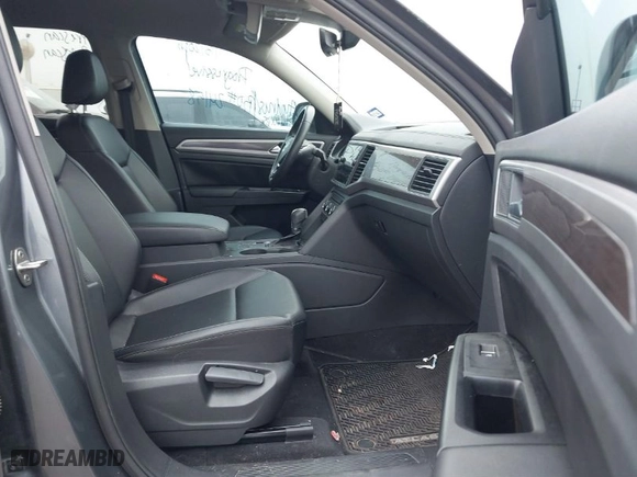 2019 Volkswagen Atlas 3.6L V6 SE w/Technology with VIN 1V2WR2CA3KC592610, listed as a IAAI auction lot 41379488 with 72,888 mi miles. Bid and sale history available at carsss.com. Image 5.