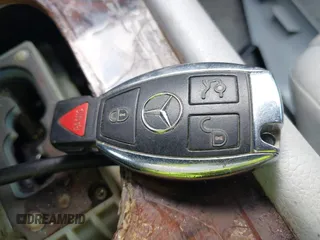 2003 Mercedes-Benz C 240 z VIN WDBRH61J03F325869, wystawiony jako IAAI lot #42416077 z przebiegiem Nie podano mil oraz . Historia ofert i sprzedaży dostępna na DreamBid. Obrazek 11.