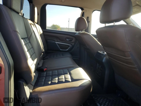 2016 Nissan Titan Platinum Reserve z VIN 1N6BA1F2XGN506885, wystawiony jako Copart lot #80171524 z przebiegiem 318 311 mil mil oraz Czysty tytuł • Clean title. Historia ofert i sprzedaży dostępna na DreamBid. Obrazek 10.