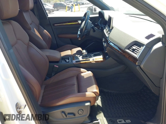 2018 Audi Q5 Premium Plus with VIN WA1BNAFYXJ2097883, listed as a IAAI auction lot 41890804 with 44,220 mi miles. Bid and sale history available at carsss.com. Image 5.