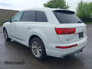 2017 Audi Q7 Premium Plus with VIN WA1LAAF78HD033170, listed as a IAAI auction lot 42212382 with 101,904 mi miles. Bid and sale history available at carsss.com. Image 3.