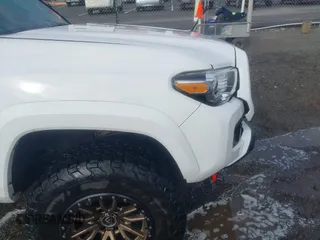 2019 Toyota Tacoma SR z VIN 3TMCZ5AN9KM284092, wystawiony jako IAAI lot #41774851 z przebiegiem 100 031 mil mil oraz . Historia ofert i sprzedaży dostępna na DreamBid. Obrazek 18.